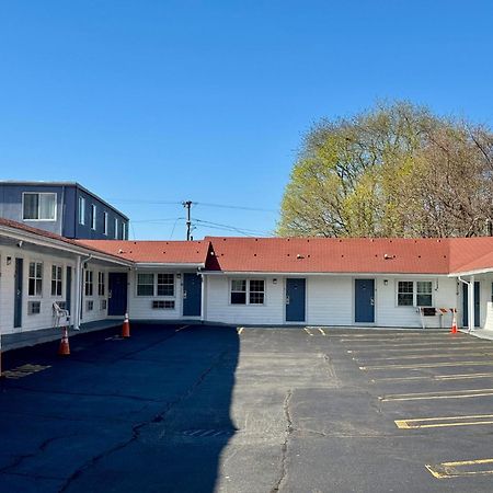 Chisholm'S Motor Inn Согъс Екстериор снимка