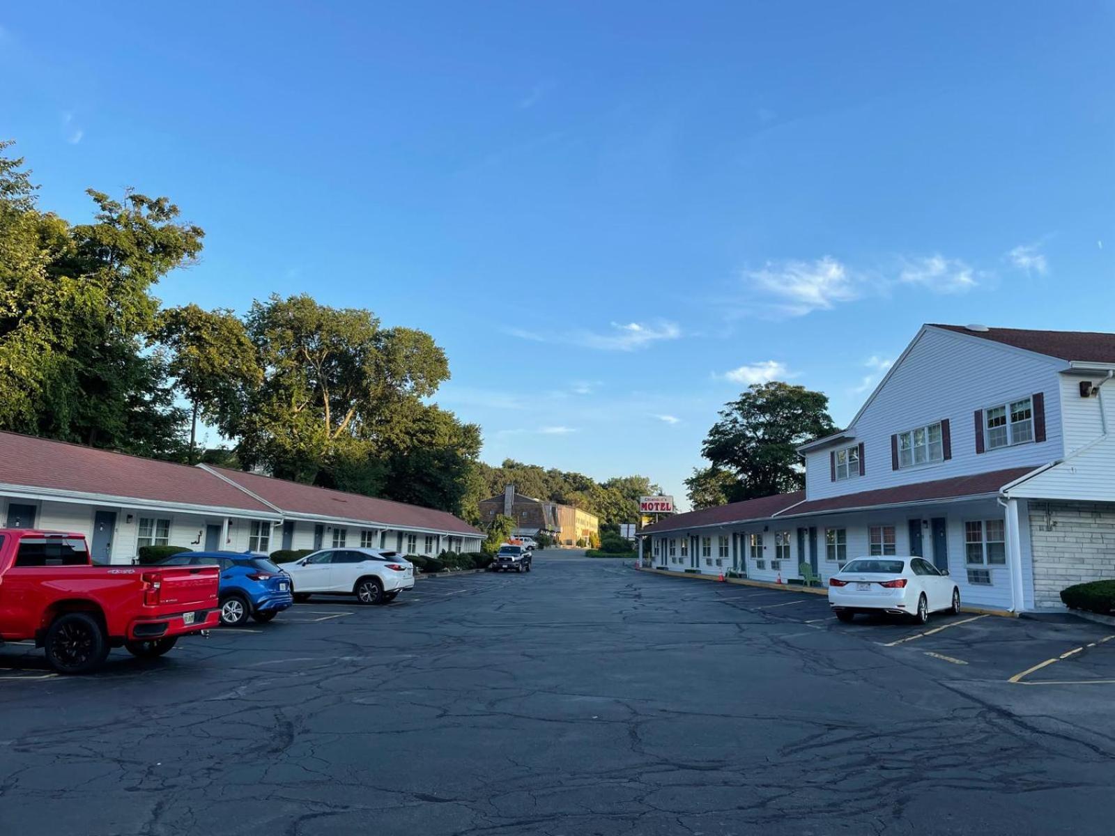Chisholm'S Motor Inn Согъс Екстериор снимка