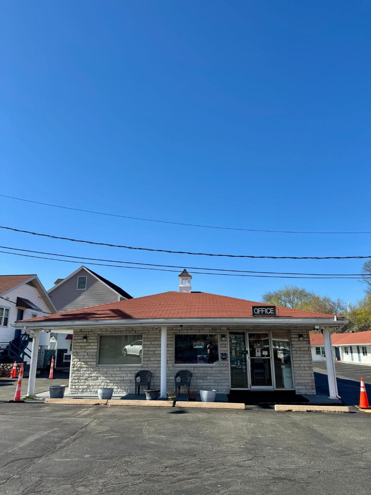 Chisholm'S Motor Inn Согъс Екстериор снимка