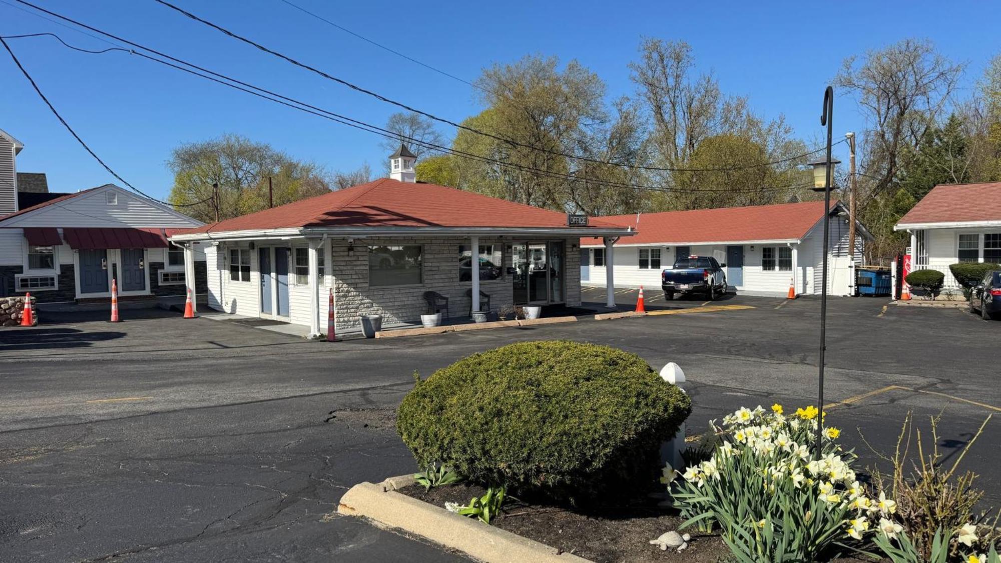 Chisholm'S Motor Inn Согъс Екстериор снимка