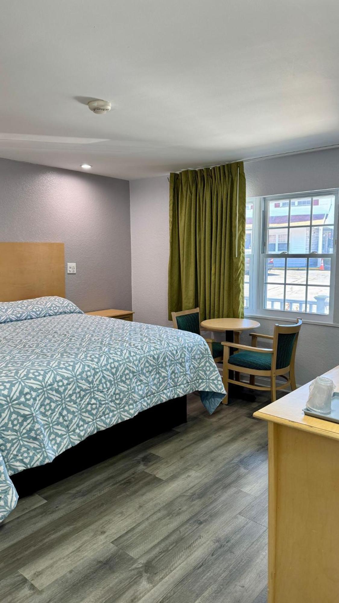 Chisholm'S Motor Inn Согъс Екстериор снимка