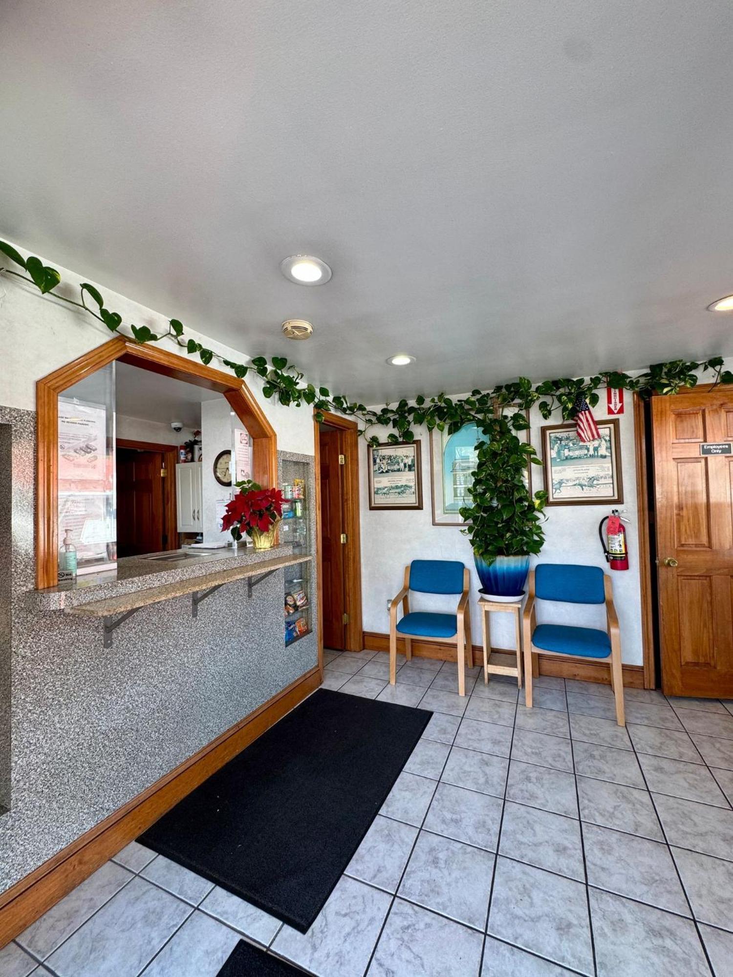 Chisholm'S Motor Inn Согъс Екстериор снимка