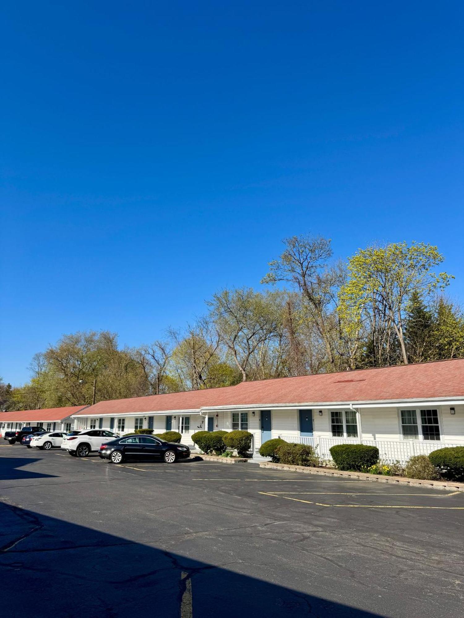 Chisholm'S Motor Inn Согъс Екстериор снимка