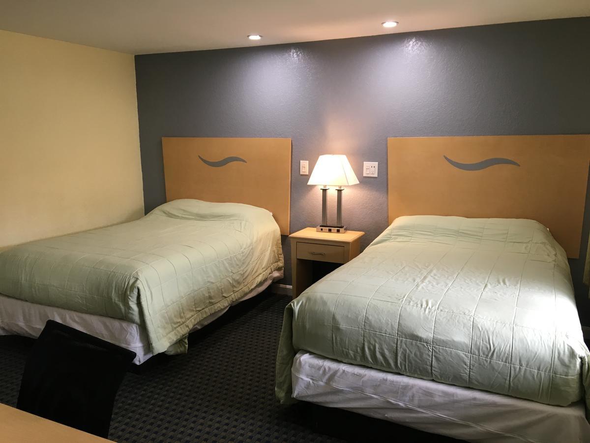 Chisholm'S Motor Inn Согъс Екстериор снимка
