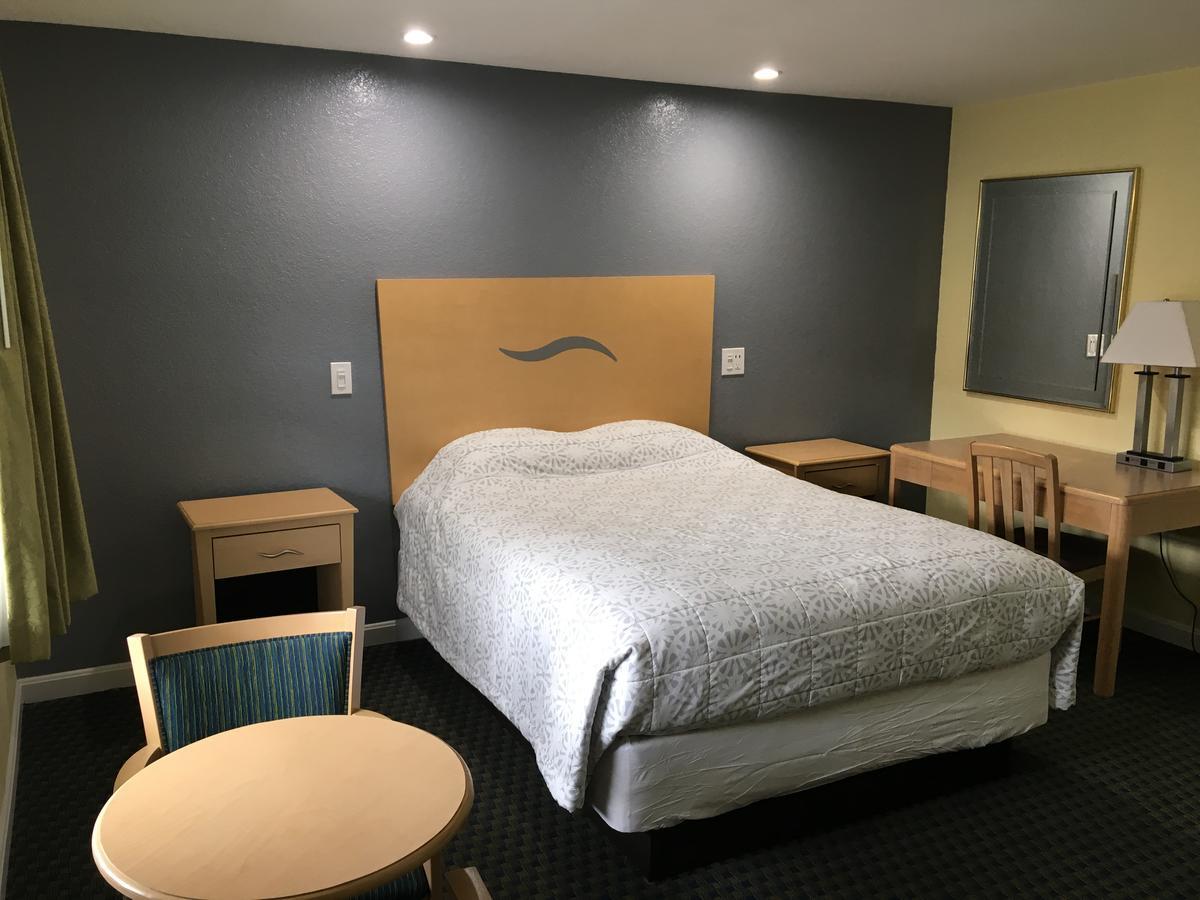 Chisholm'S Motor Inn Согъс Екстериор снимка