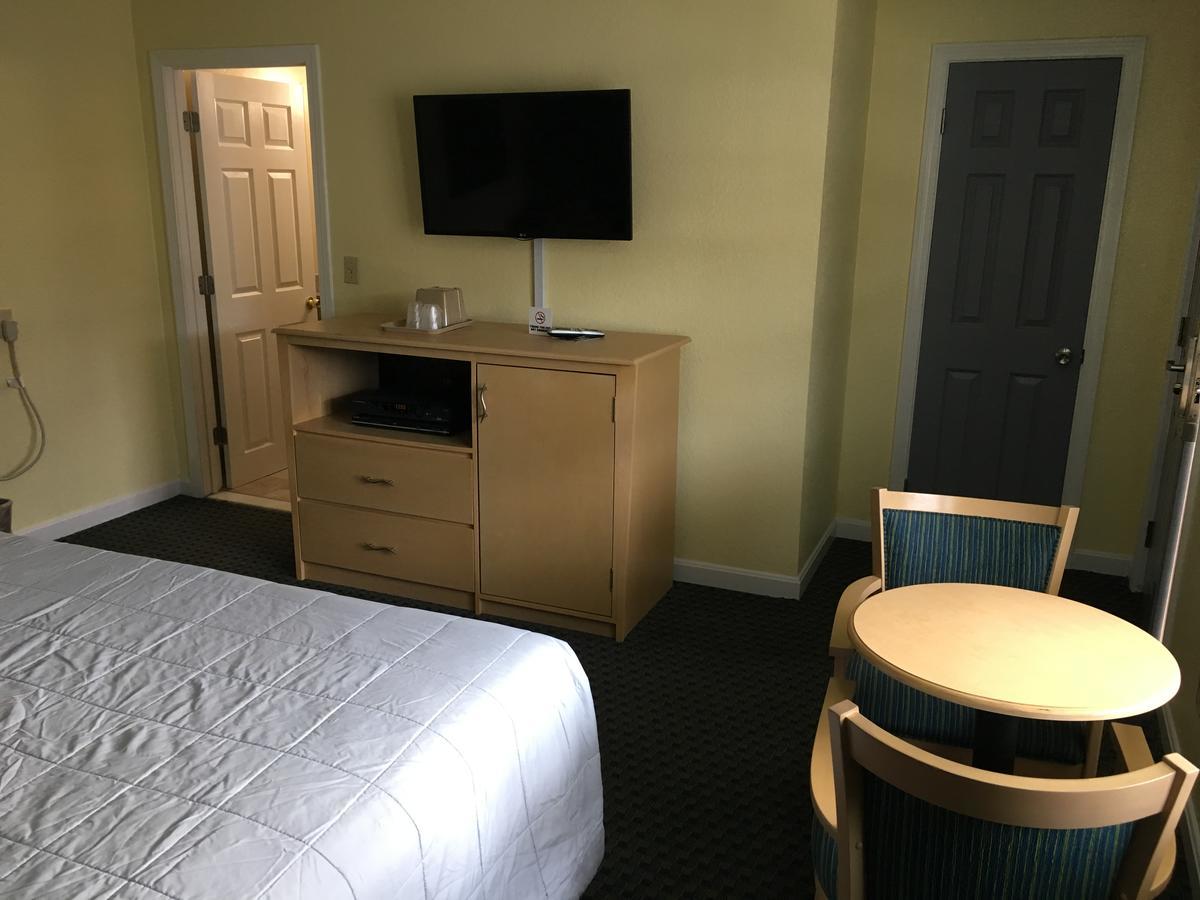 Chisholm'S Motor Inn Согъс Екстериор снимка