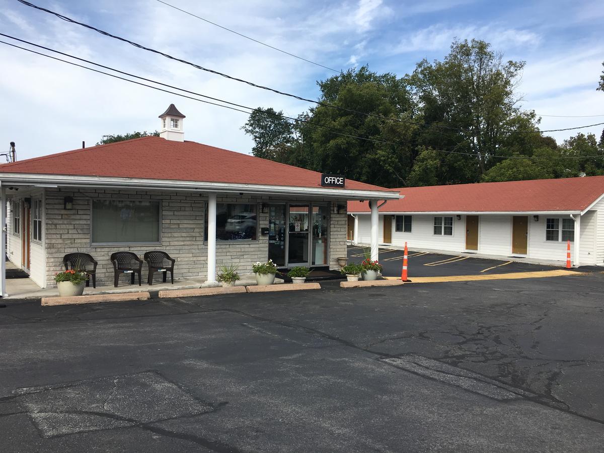 Chisholm'S Motor Inn Согъс Екстериор снимка